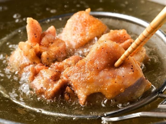 炸雞塊：100日幣炸雞吃到飽 ABURIYA雞兵衛上野站前店