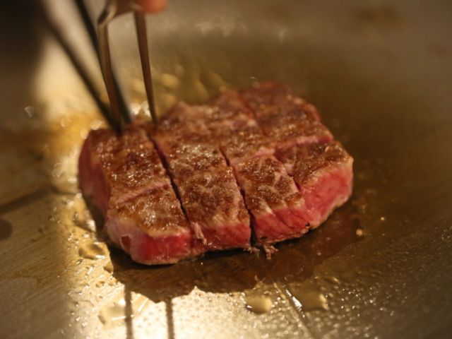 1. 鐵板牛排餐廳 YANAGI 