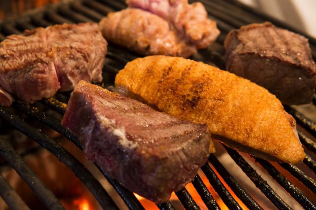 夏天就该吃烤肉!精选 8家美味烤肉店!
