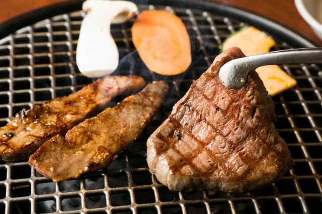 日本的夏天必吃燒肉!精選8家美味烤肉店!