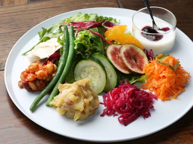 3. SHIROIYA the LOUNGE 