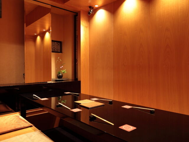 Sushi Hasegawa Nishiazabu branch floor