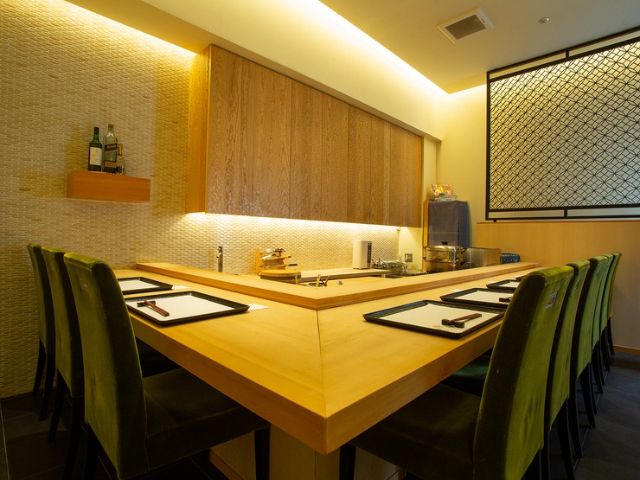 Go to a rich, authentic and upscale restaurant. Five of Osaka's best sushi restaurants