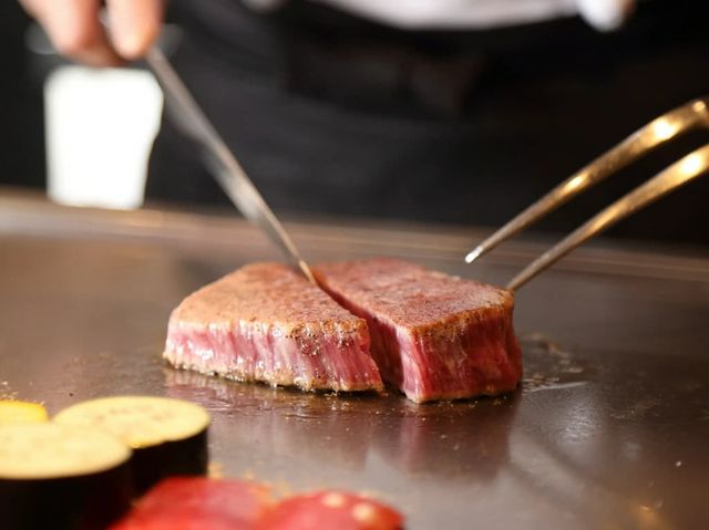 Exploring the High-Class Japanese Cuisine of Teppanyaki