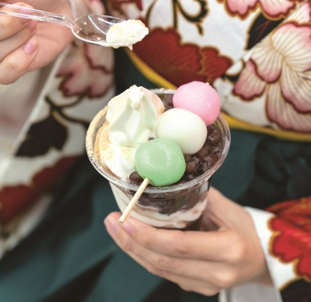 Experience a unique high-color walk-and-eat while touring attractions in Kuwana, Mie