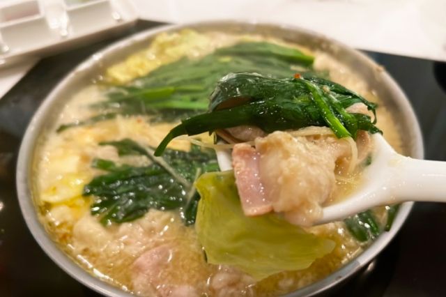 If you want to try Motsunabe by yourself in Hakata, try "Miso Motsunabe"! Miso Motsunabe with sweetness from the vegetables and garlic |【Hakata Motsunabe Yamanaka Hakata】