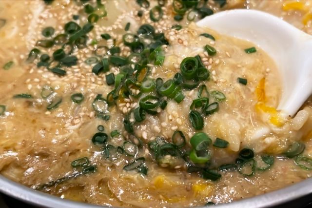 If you want to try Motsunabe by yourself in Hakata, try "Miso Motsunabe"! Miso Motsunabe with sweetness from the vegetables and garlic |【Hakata Motsunabe Yamanaka Hakata】