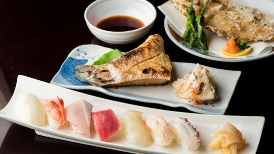 “Kawaki" is a restaurant where you can fully enjoy the fish caughtin front of Himi with sushi and dishes