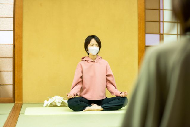  溫泉×瑜珈　從內部調和身體在蘆原溫泉進行早晨的瑜珈體驗