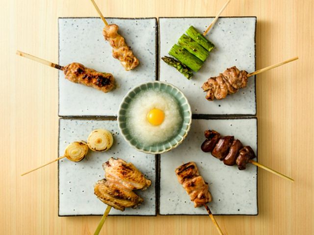 新鮮雞×備長碳×祕傳的醬。 含有超人氣烤雞肉串的日本料理套餐