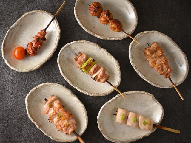 日本傳統的小吃「烤雞肉串」個性十足的東京美食店5選