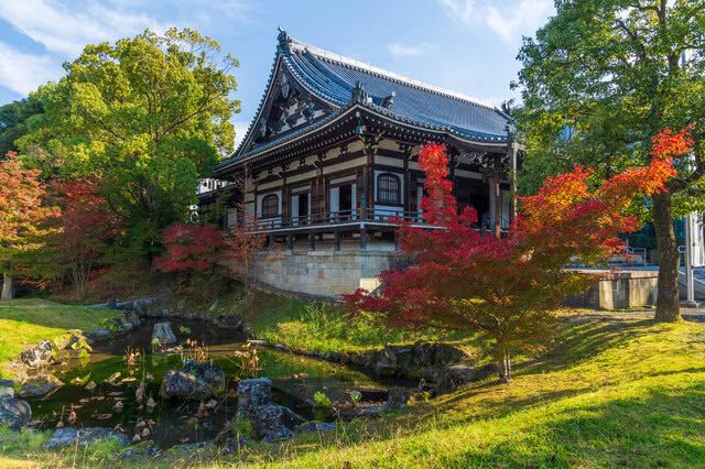 Chishakuin Temple - Immerse in the Wonders of its Scenic Garden and Treasured Paintings!