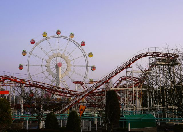 鈴芽們抵達了廢墟遊樂園「神戶童話國」｜兵庫縣
