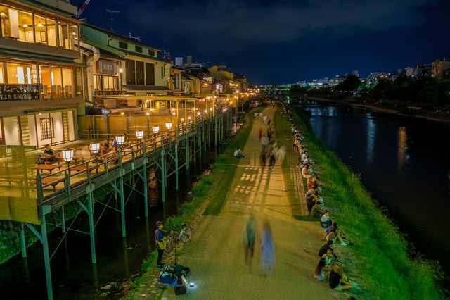 鴨川納涼床的享受方式