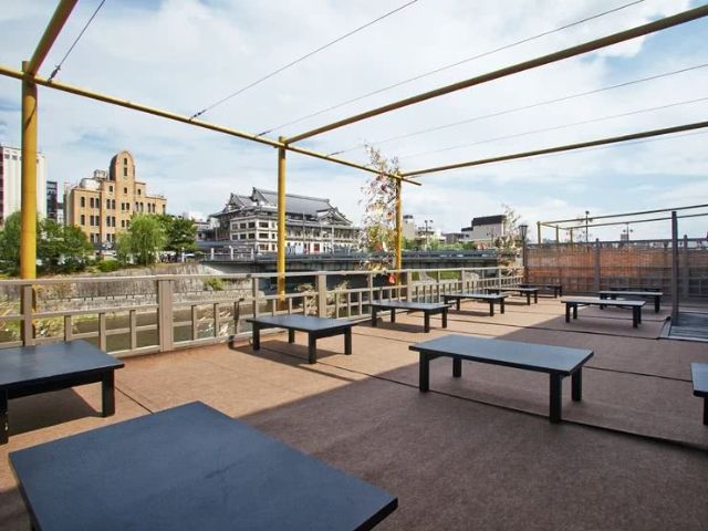 京都的夏日風情！鴨川納涼床的魅力和享受方式