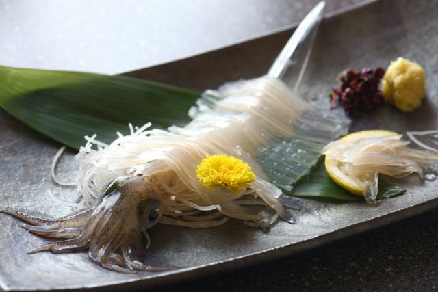 Freshly caught squid from the neighboring waters is the speciality! A wide selection of dishes from sashimi to creative dishes!