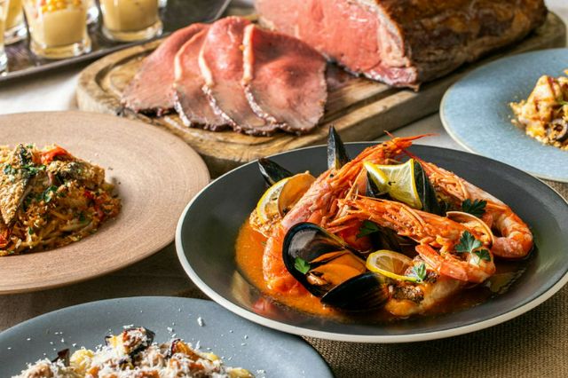 Enjoy the night view of Tokyo and the Italian chef's signature dishes.