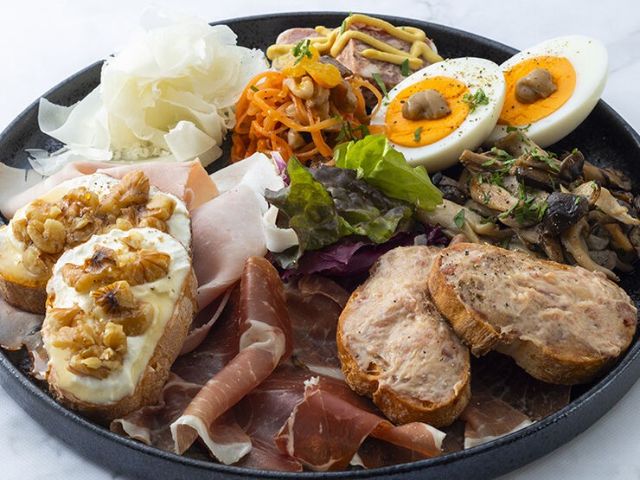 11. Trattoria Pizzeria LOGIC  台場