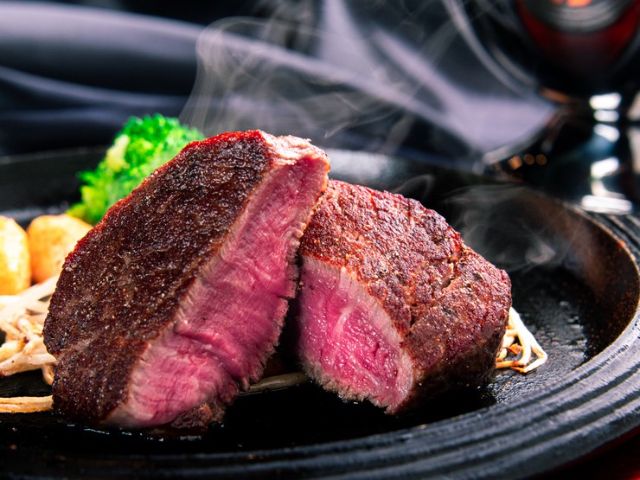 Indulge in the melting flavor of the rare branded beef, 'Ooita Wagyu,' with a steak.