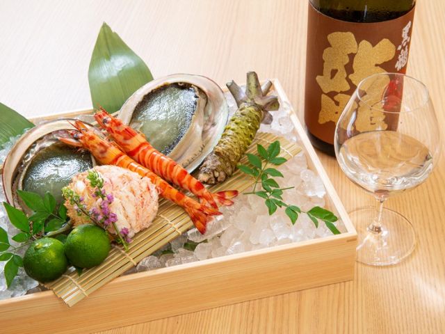 Experience the Essence of Edomae Sushi in the Traditional Atmosphere of Tsukishima.