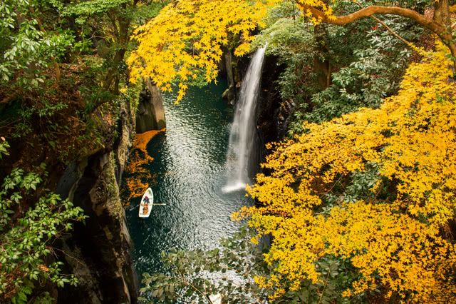 Best Autumn Foliage Spots in Kyushu (2) Takachiho Gorge (Takachiho Town, Miyazaki)