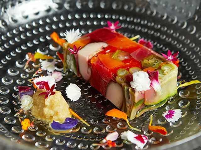 選用精心挑選的日本食材，打造獨一無二的季節佳餚。