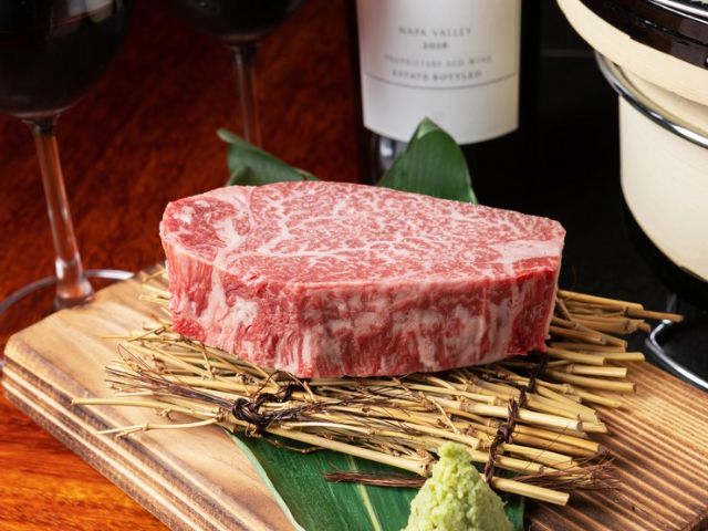 The highest cost-performance A5-grade black Wagyu beef.