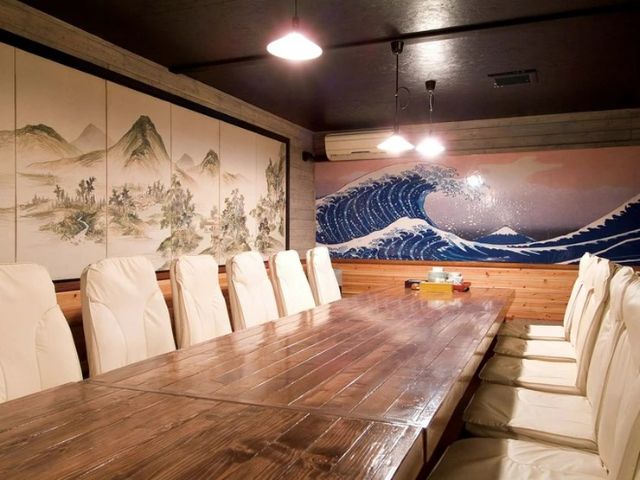 홋카이도에서 최상급 해산물 요리를 캐주얼하게 즐길 수 있는 15곳