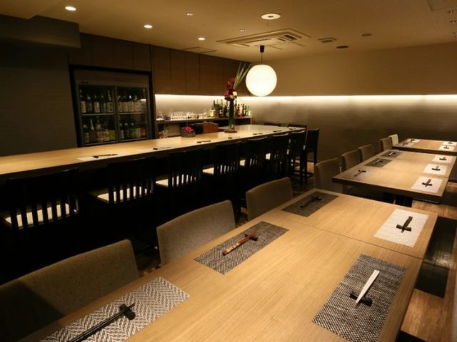 홋카이도에서 최상급 해산물 요리를 캐주얼하게 즐길 수 있는 15곳