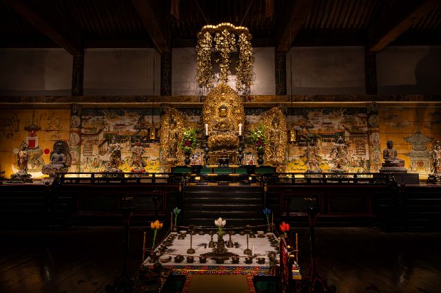 Enjoy a special experience at shrines and temples which have been registered as World Heritage Sites and National Treasures
