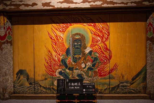 Enjoy a special experience at shrines and temples which have been registered as World Heritage Sites and National Treasures