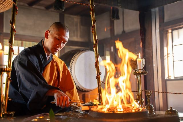 
  Enjoy a special experience at shrines and temples which have
  been registered as World Heritage Sites and National Treasures