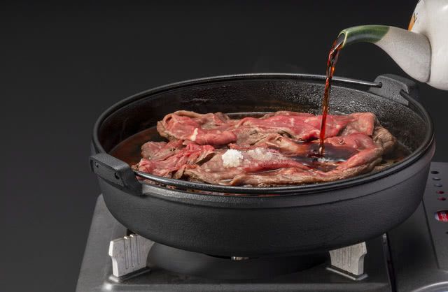 How Sukiyaki Is Prepared Today in Kansai and Kanto