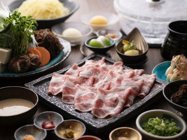 在北新地品嚐滿載從沖縄直送的食材套餐.