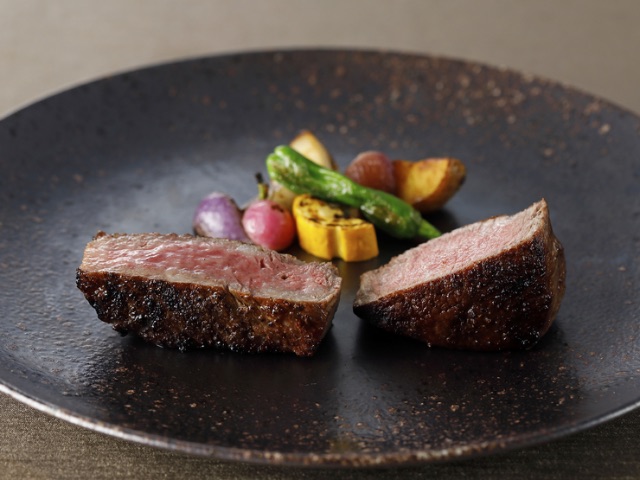 能在吧檯座位奢侈享用品牌牛!推薦5家氛圍超棒的餐廳|東京