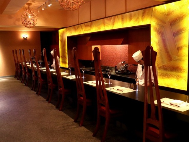 能在吧檯座位奢侈享用品牌牛!推薦5家氛圍超棒的餐廳|東京