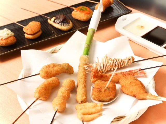 氛圍也很棒！推薦美食約會的5家時尚炸串特色餐廳｜名古屋