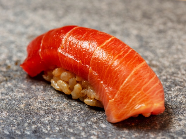 在吧檯座位享用精萃!成熟的成年人都應該知道的5家頂級壽司店|大阪