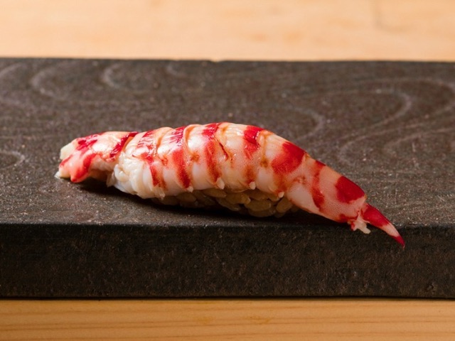 在吧檯座位享用精萃!成熟的成年人都應該知道的5家頂級壽司店|大阪