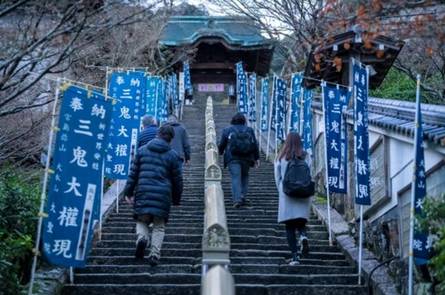 Enjoy a specialexperience at shrines and temples which have been registered as World HeritageSites and National Treasures