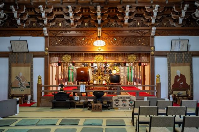 Enjoy a specialexperience at shrines and temples which have been registered as World HeritageSites and National Treasures