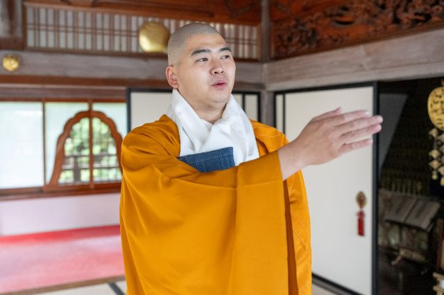 Enjoy a specialexperience at shrines and temples which have been registered as World HeritageSites and National Treasures