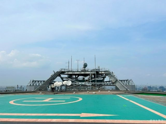 Roppongi Hills Rooftop Sky Deck는 예고편의 타이틀 시퀀스에 등장한 장소입니다.