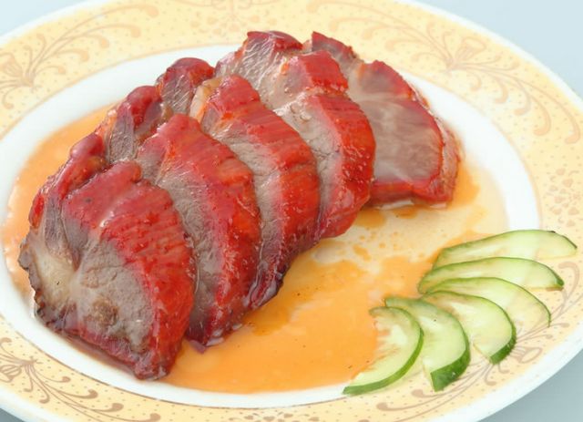 왕실의 궁중을 연상시키는 우아하게 디자인된 인테리어에서 요코하마 중화거리의 주문식 뷔페를 즐겨보세요.