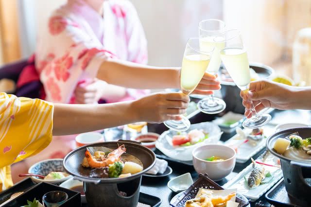 놀랍게도 조화로운 결합: 도쿄에서 와인과 일본 요리의 페어링을 즐기다!