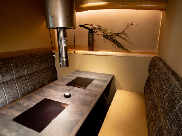 盡享飛騨牛中頂級的「最飛牛」美味。採用現代日式風格，打造時尚氛圍的一家餐廳