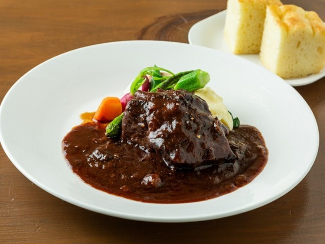 一家致力於「編織」人與人、酒與餐之間相互聯繫的西餐廳