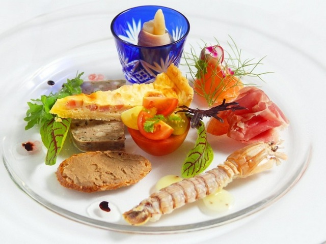 A French restaurant, beloved by locals, in the back alleys of the Bikan Historical Quarter
