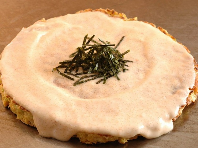 Guests will smack their lips at the okonomiyaki and monjayaki made with high quality ingredients