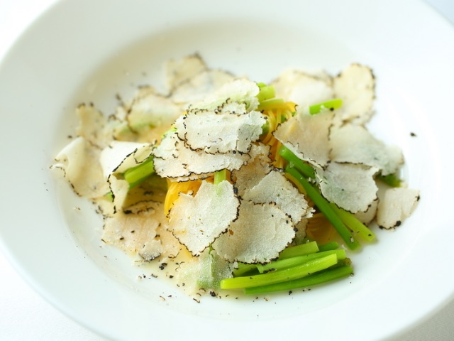 「主廚精選套餐8,800日圓起」盡享松露等季節食材豐富的料理 